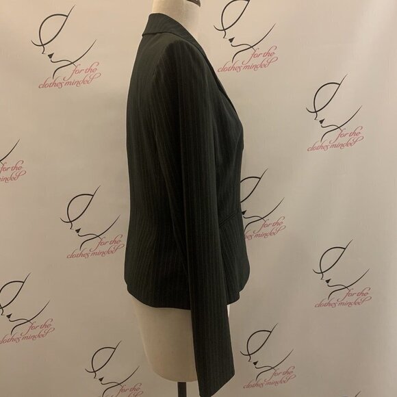 Antonio Melani. Size 6. Pinstripe Professional Blazer. Lined. Faux Pockets. DD - Picture 4 of 7